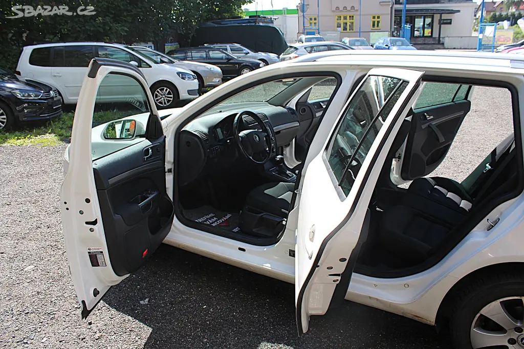 Škoda Octavia, Kombi 2.0 TDi DSG Elegance - fotka 6