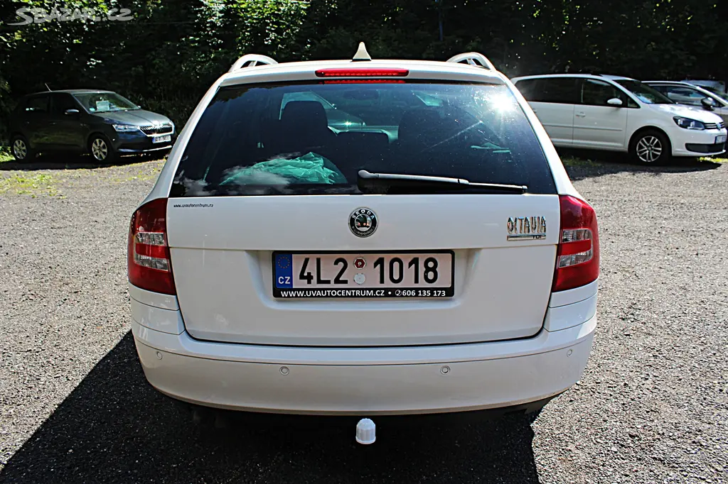 Škoda Octavia, Kombi 2.0 TDi DSG Elegance - fotka 4