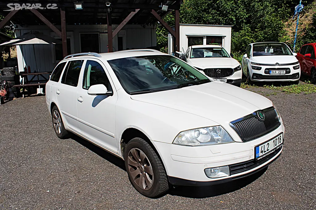 Škoda Octavia, Kombi 2.0 TDi DSG Elegance - fotka 2