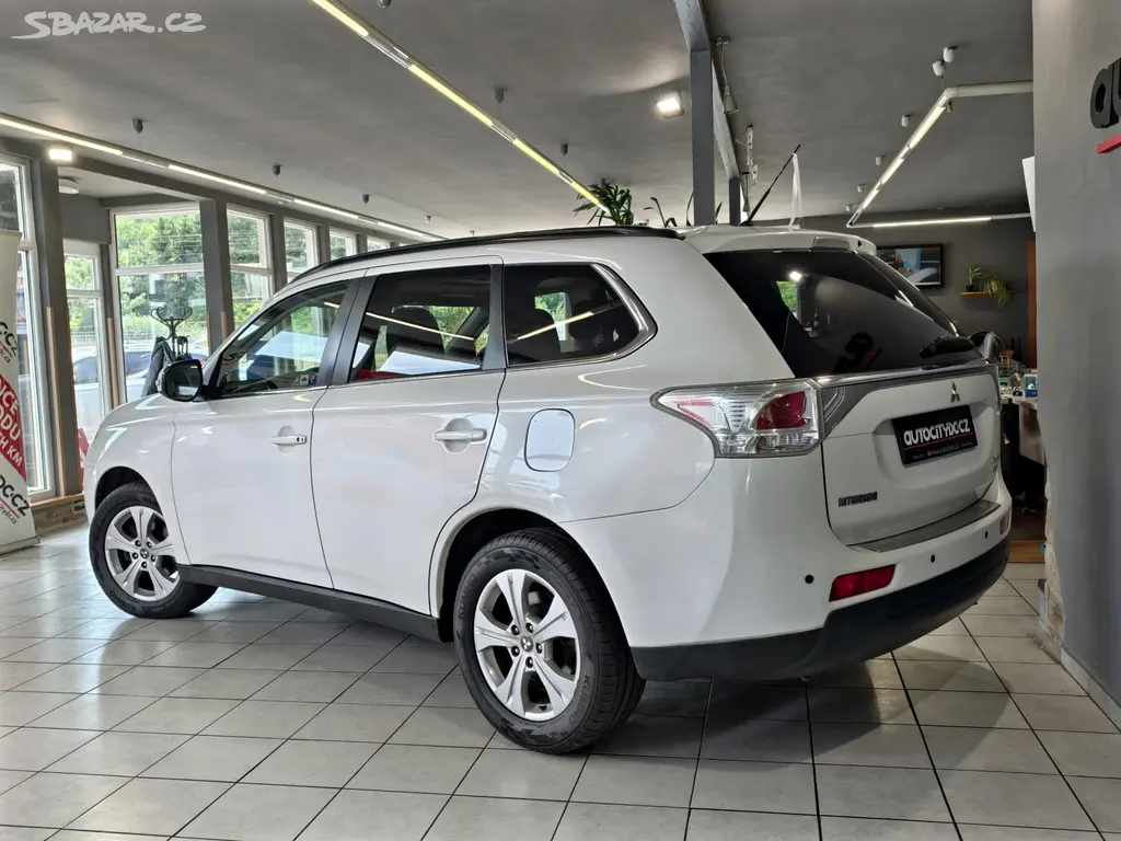 Mitsubishi Outlander, 2.2 DI-D 110kW A/T, 7MÍST, 4x4 - fotka 5