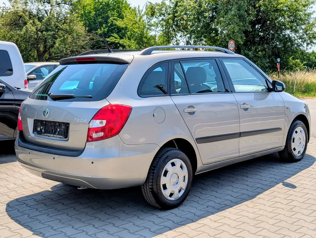 ŠKODA FABIA II COMBI 1,4 16V 63kW XENONY, SV. INT. - fotka 4