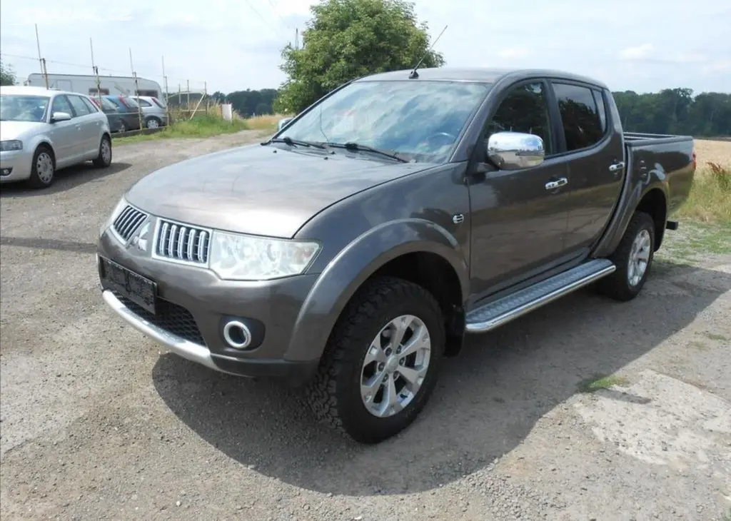 Mitsubishi L200 2,5 DI D 131 kW SERVISKA nafta - fotka 2