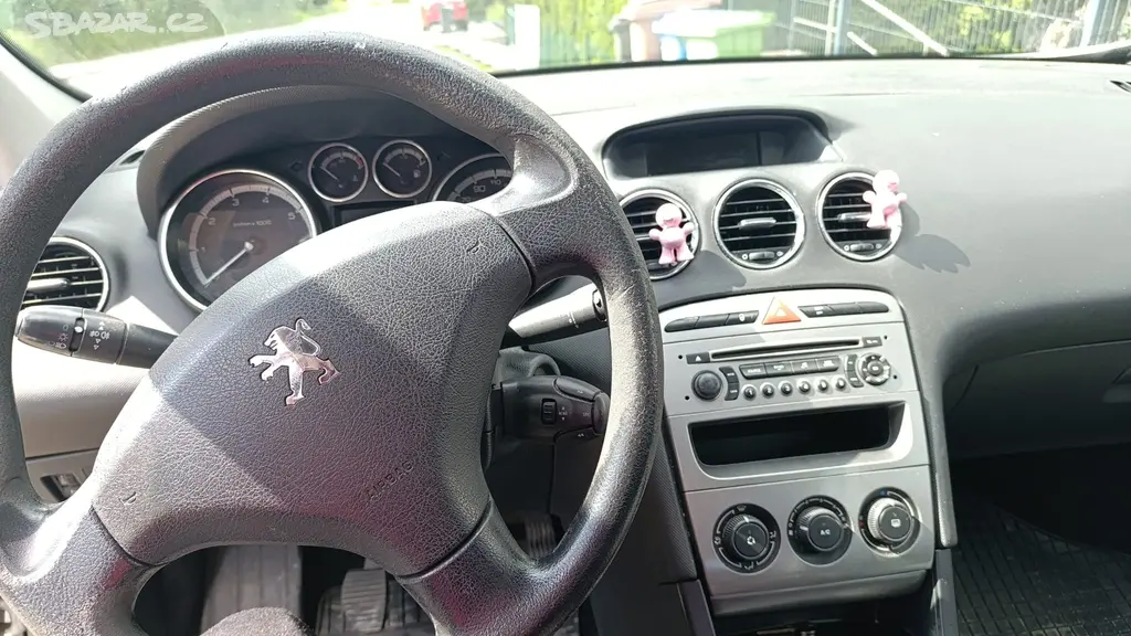 Peugeot 308 1.6 benzín r.v 2009 - fotka 4