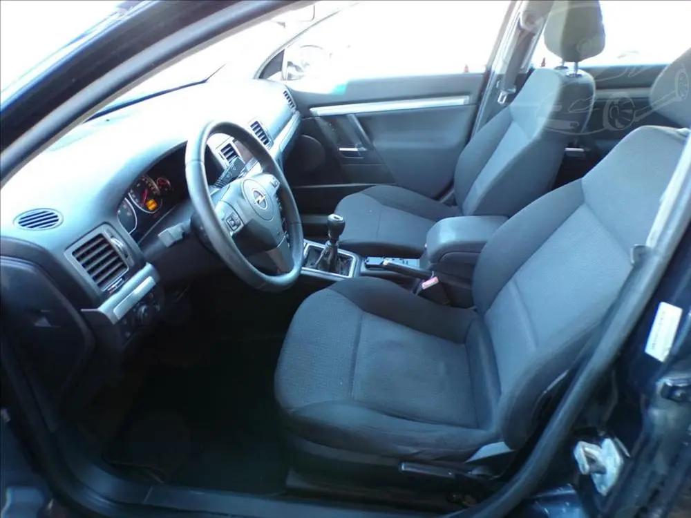 Opel Vectra 1,8 16V KLIMA - fotka 6