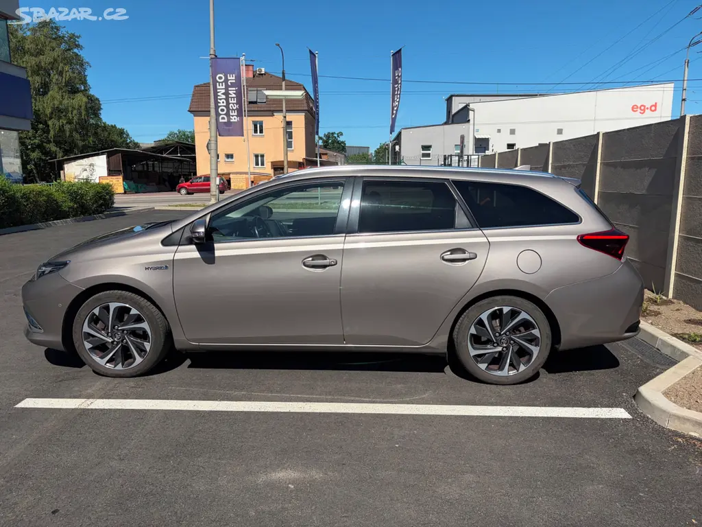 Totota Auris 1.8 Hybrid kombi - v tovární ZÁRUCE ! - fotka 3