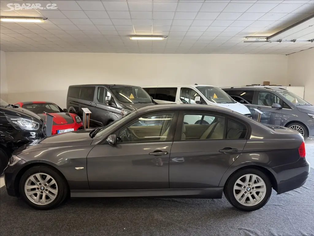 BMW Řada 3, 320i E90,110kW,manuál - fotka 3