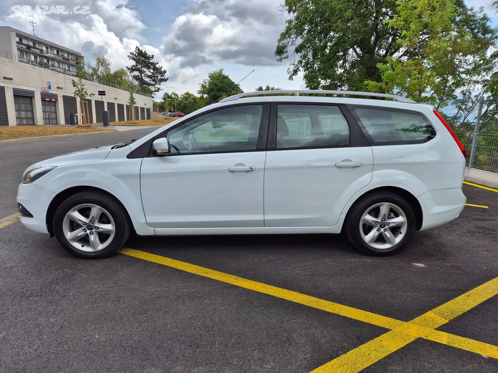 Ford Focus Combi 1.6 16v Style - fotka 2