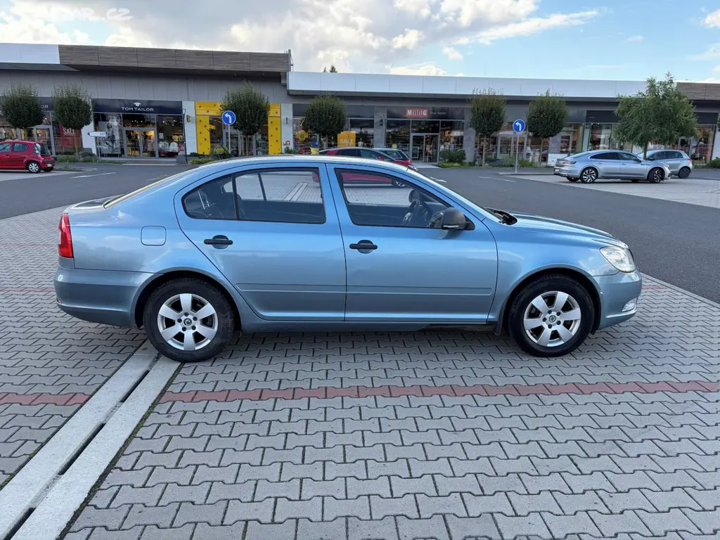 Škoda Octavia II 1.9 TDi 77kw ČR klima TZ - fotka 2