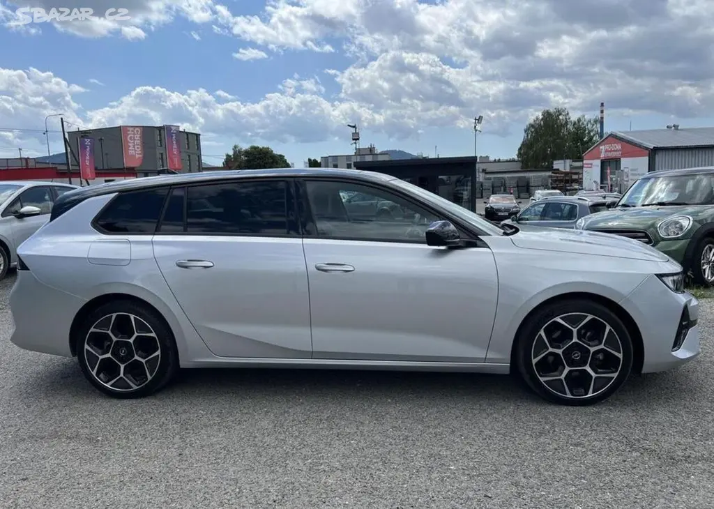Opel Astra ST GS 1.2T 8AT ČR 1.MAJ odpDPH - fotka 4