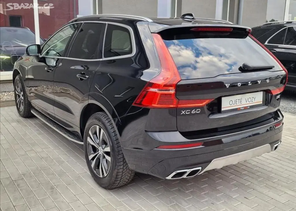 Volvo XC60, B4 145kW AWD Momentum Pro,ČR - fotka 3