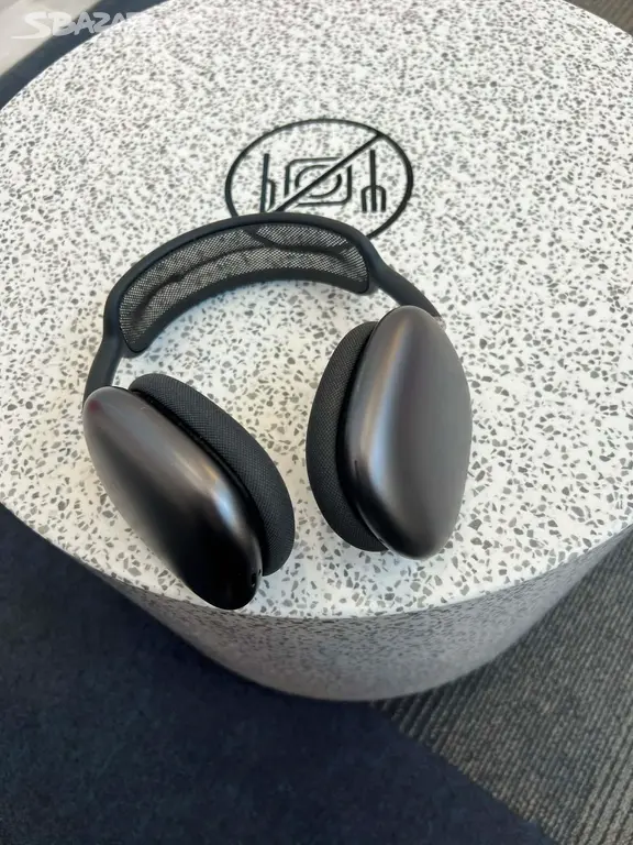 Apple AirPods Max Rok staré - fotka 2