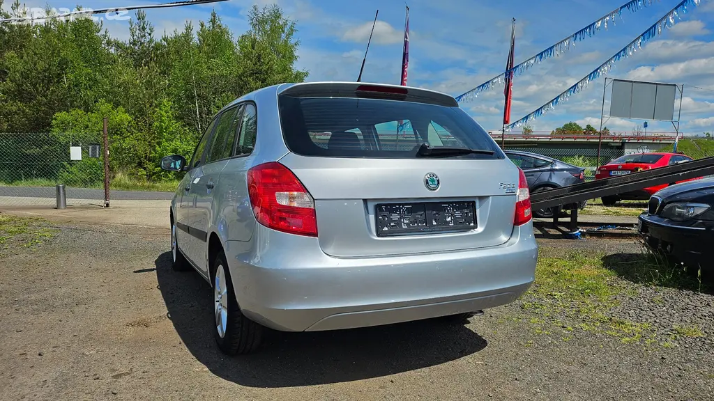 Škoda Fabia II 1.2 TSI 63kW Facelift, 4-válec 2011 - fotka 5