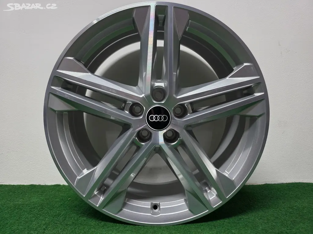 Audi Q5  Alu kola 19  Originál 80A601025G