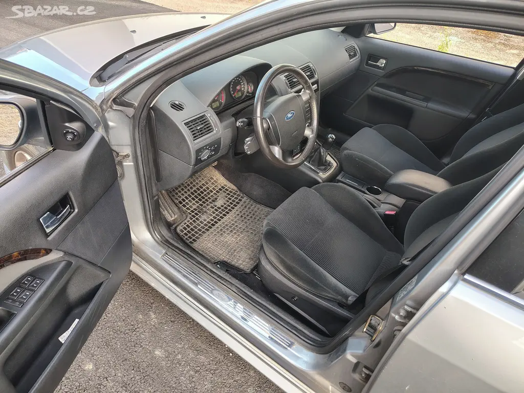 Ford Mondeo 2.5 V6 125kw - fotka 5
