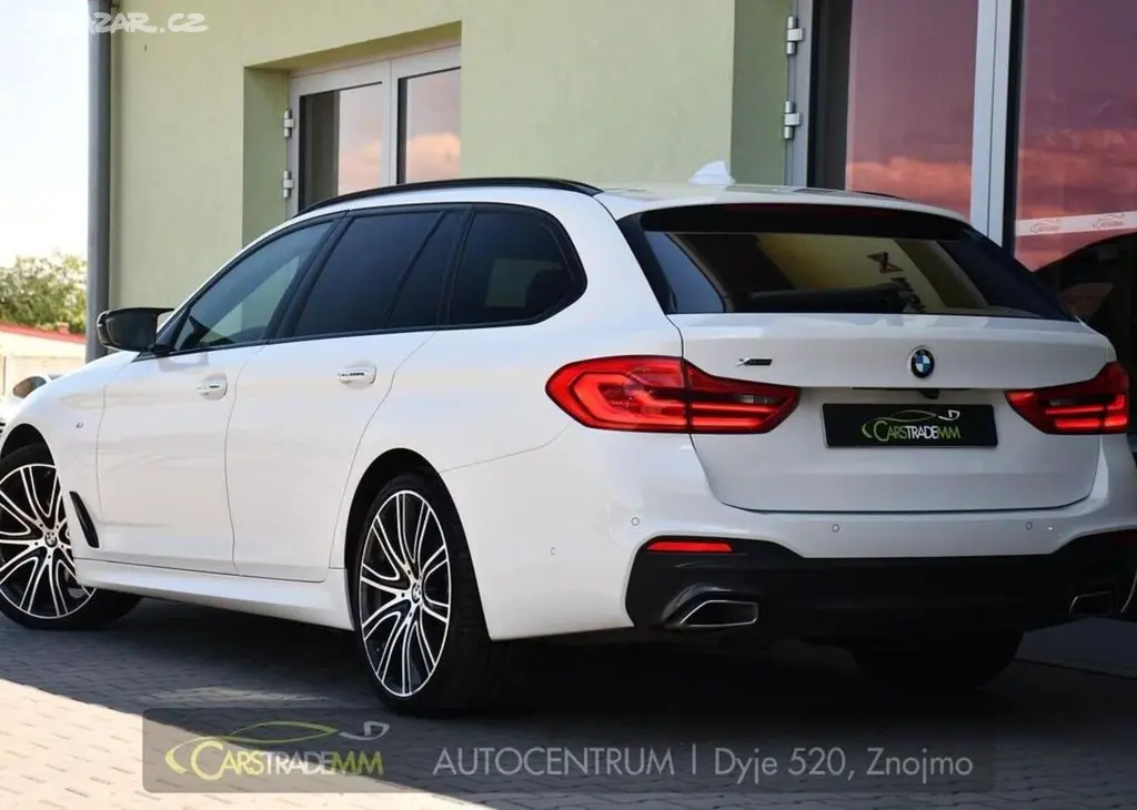 BMW Řada 5 520d xD M-SPORT HEAD-UP PANORA 140 kw - fotka 3