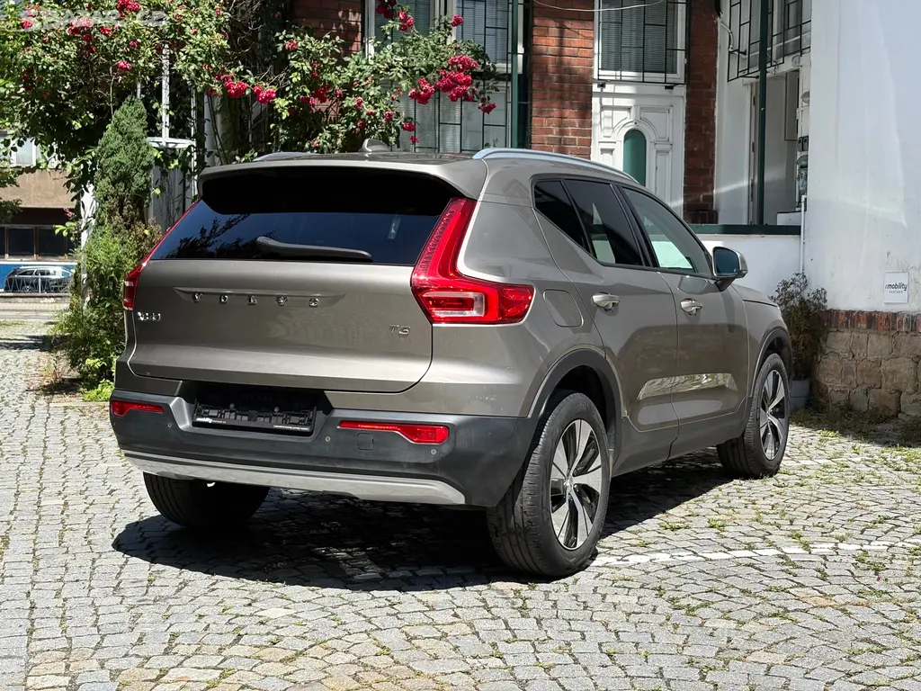 Volvo XC40, T3 120kW Momentum Auto, ČR - fotka 2