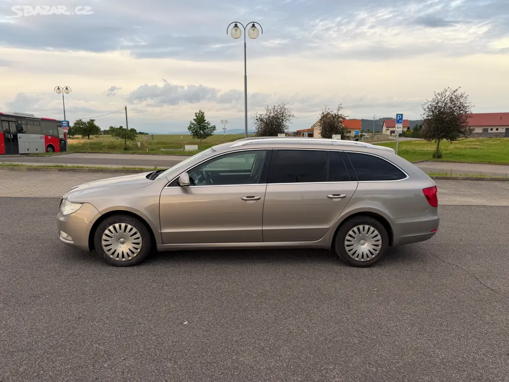 Škoda Superb 1.6 TDi 77kW, 2011, tažné, STK 02/27 - fotka 3