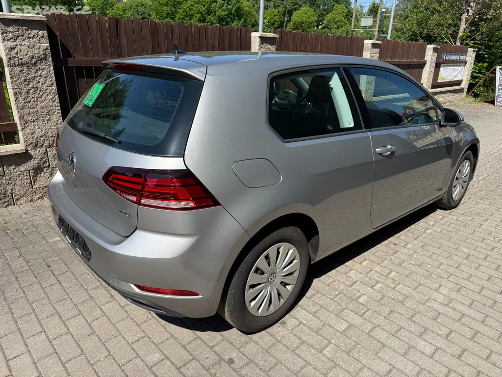 VW GOLF VII, 1.0 TSI, nová STK, rok 2017 - fotka 4