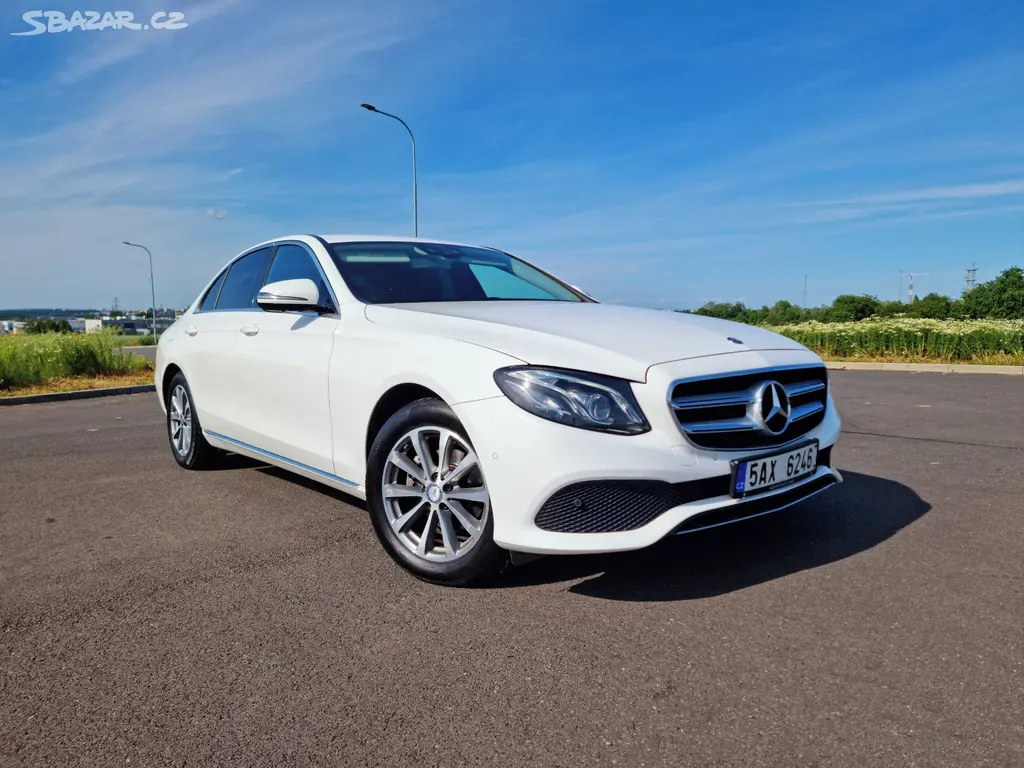 Mercedes-Benz E220d - lehce poškozený