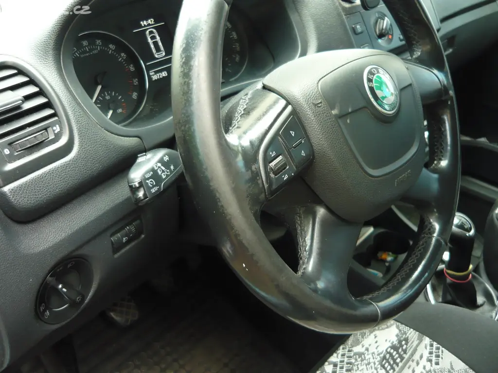 Škoda Fabia 2 1.6 Tdi 66 kW r.v. 2011 - fotka 5
