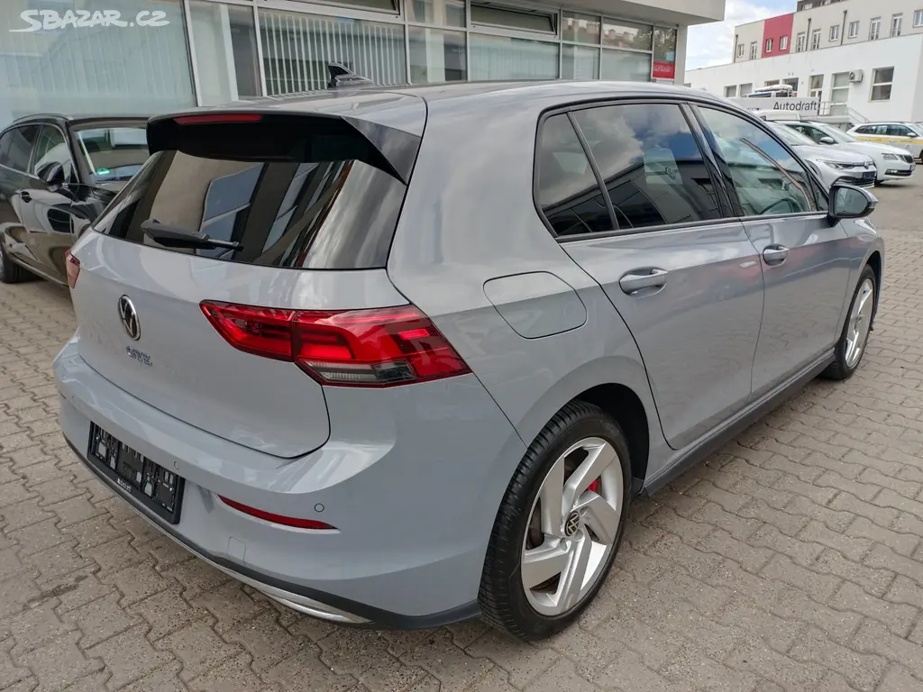 Volkswagen Golf 8 GTE 1.4 TSI Hybrid 150kW DSG - fotka 6