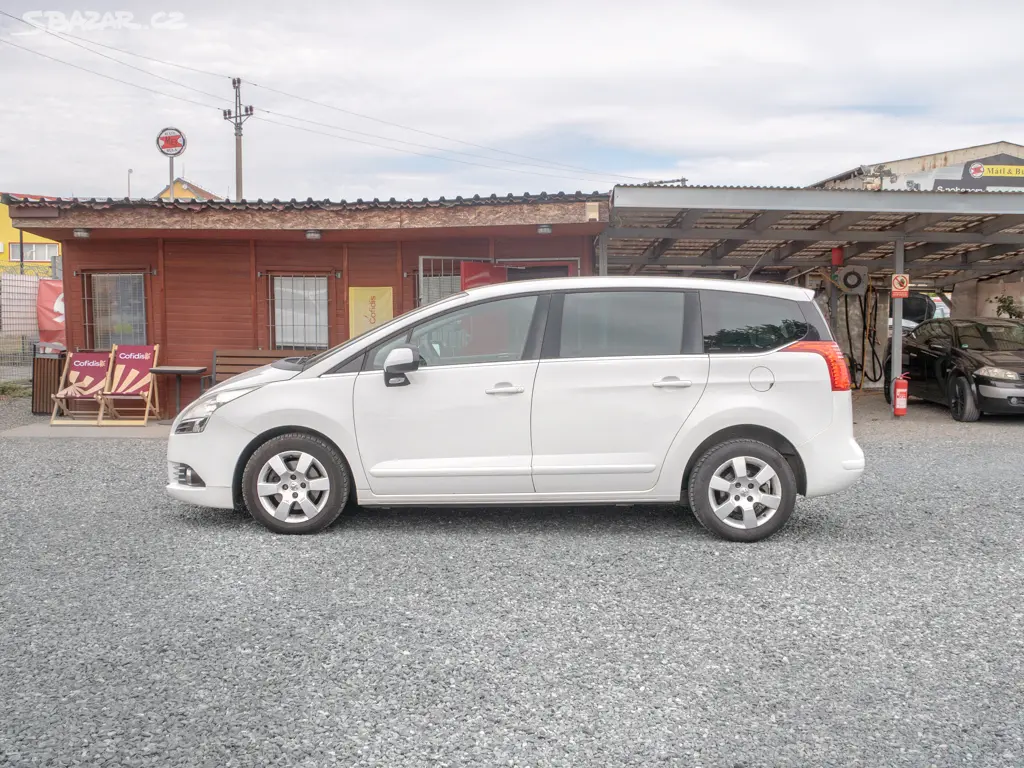 Peugeot 5008 2.0HDI 110KW man 2x PNEU