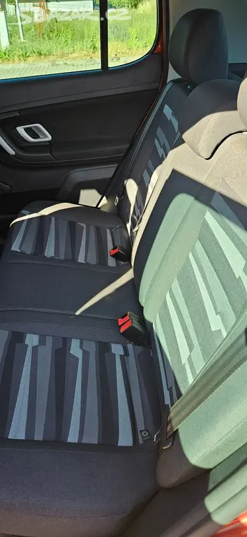 Škoda Fabia 1.2 HTP, r. 2009, pouze 96 124 km - fotka 5