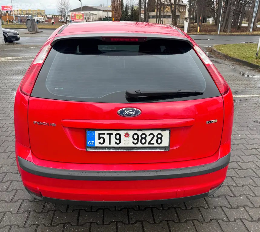 FORD FOCUS II 1,6 TDCi 66kW - 2. majitel ČR - fotka 4