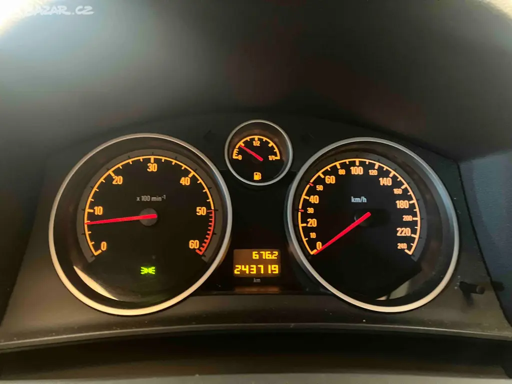 Opel Astra H 1.7 CDTI - fotka 3