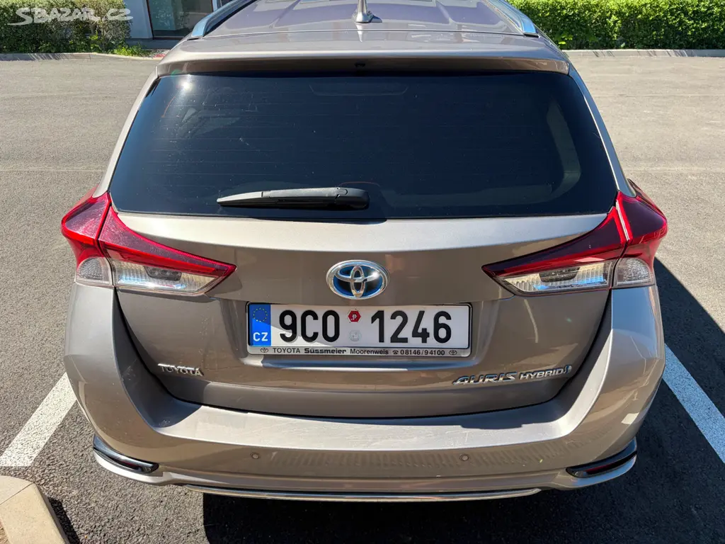 Totota Auris 1.8 Hybrid kombi - v tovární ZÁRUCE ! - fotka 5