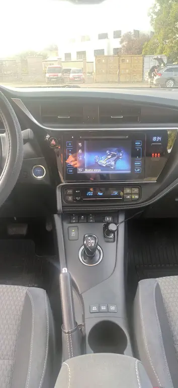 Toyota Auris Hybrid Touring Sports 2018 - fotka 4