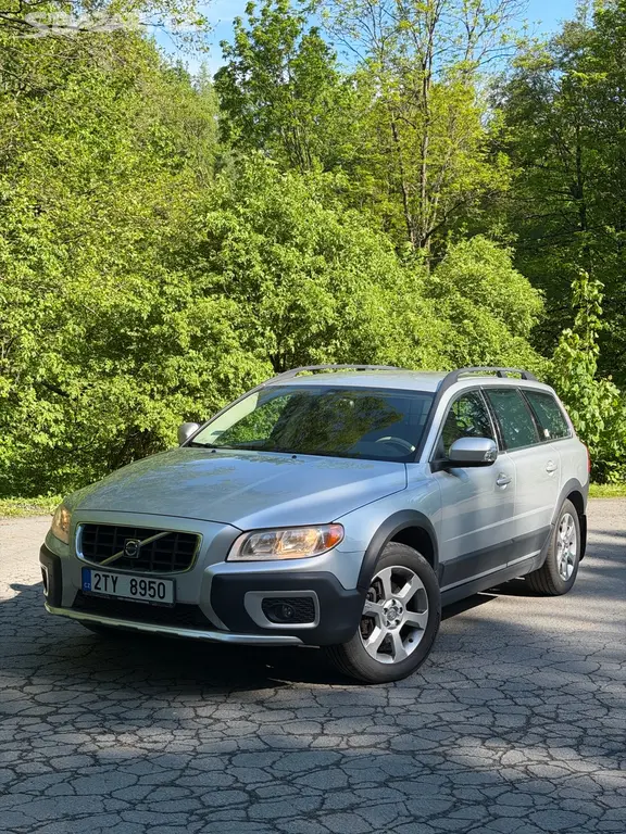 Volvo XC70 D3 AWD  2.4 120kw/ petivalec / 180tis