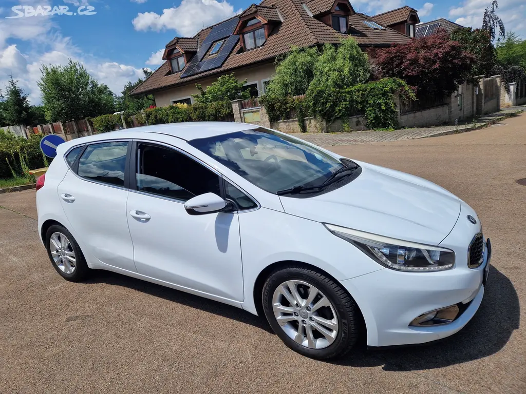 Kia Ceed 1.6 crdi - nové ČR - po 2 majitelce - fotka 2