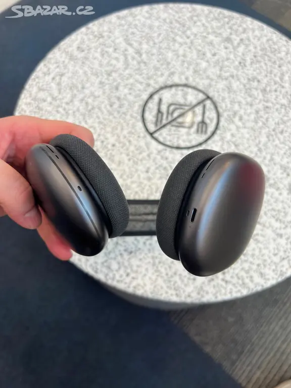 Apple AirPods Max Rok staré - fotka 5