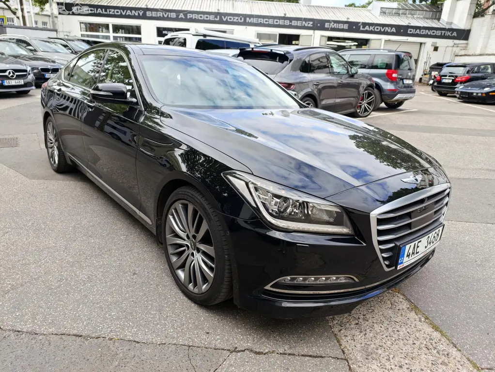 Hyundai Genesis, V6 GDi 3,8 HTrac CZ,1 maj - fotka 4