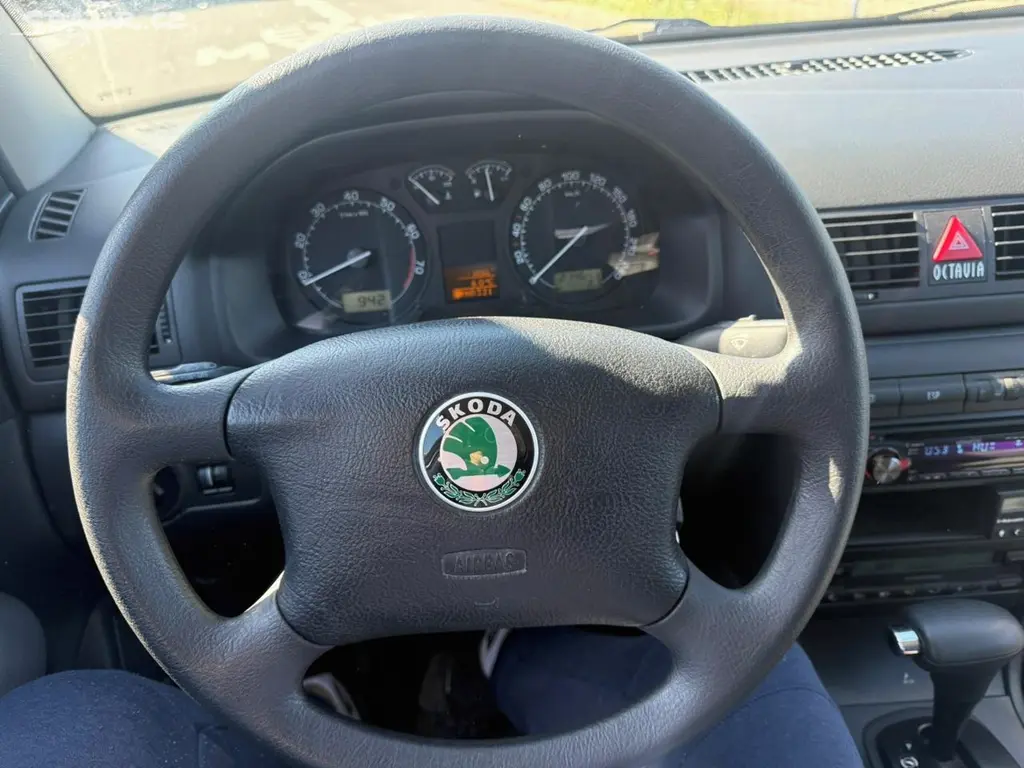 Škoda Octavia, 1,6 MPI AUTOMAT - fotka 6