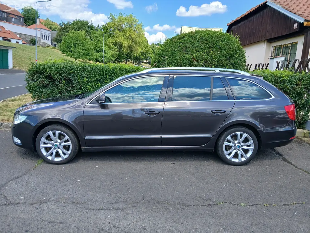Škoda Superb Com 2.0 TDI 125kW DOBRÁ CENA! - fotka 2