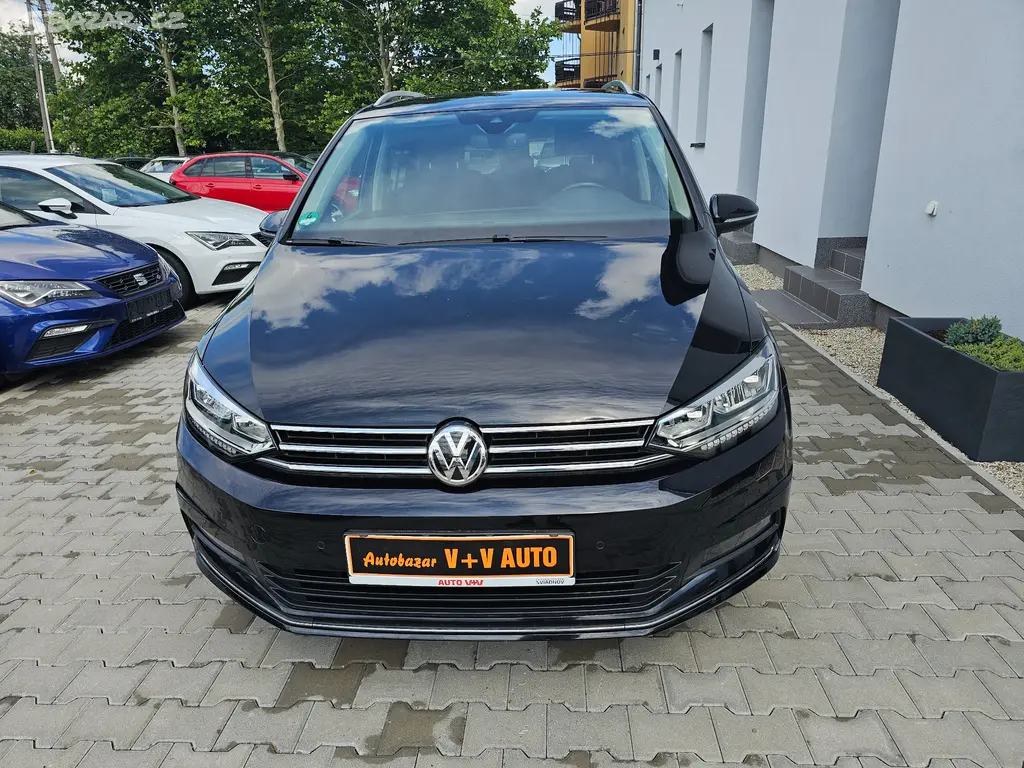 Touran 1,4 TSi DSG 110KW Sound 2018 7míst ALU NAVI - fotka 2