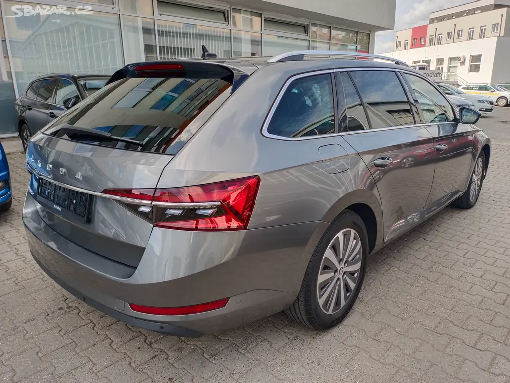 Škoda Superb 3 Combi Style 2.0 TSI 140kW DSG Tažné - fotka 4