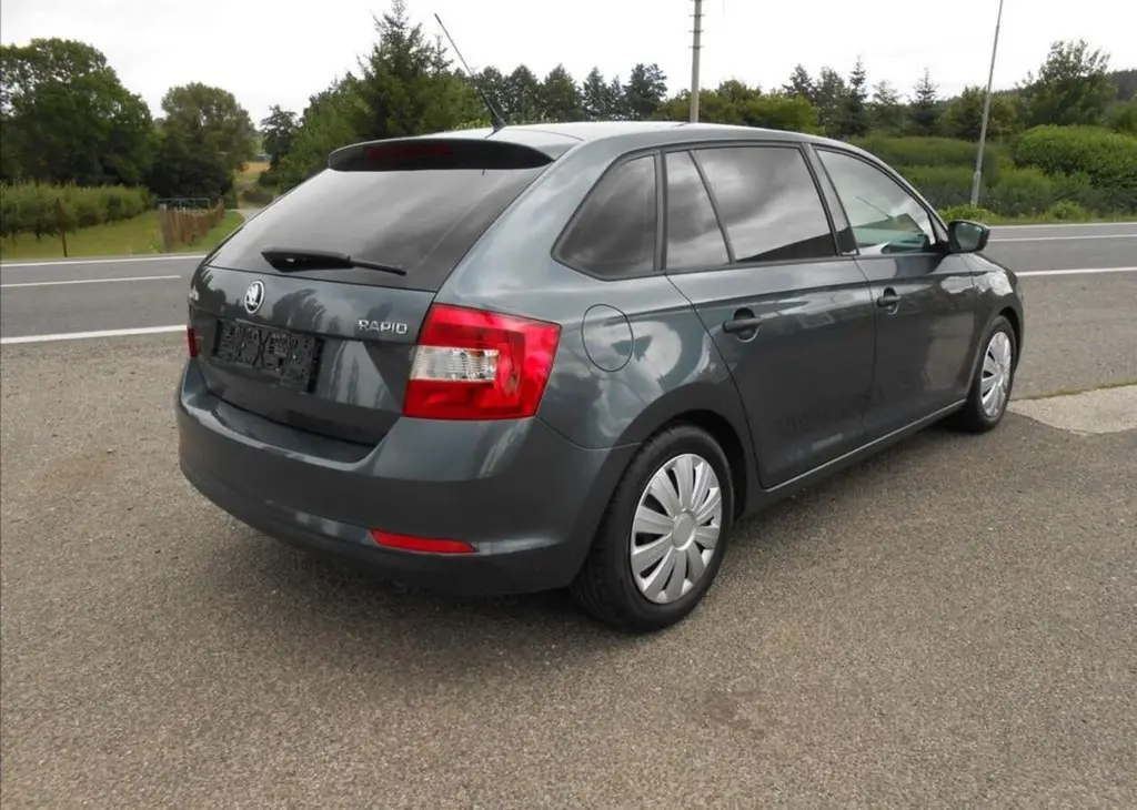 Škoda Rapid 1,2 63 kW KLIMA Historie benzín - fotka 3