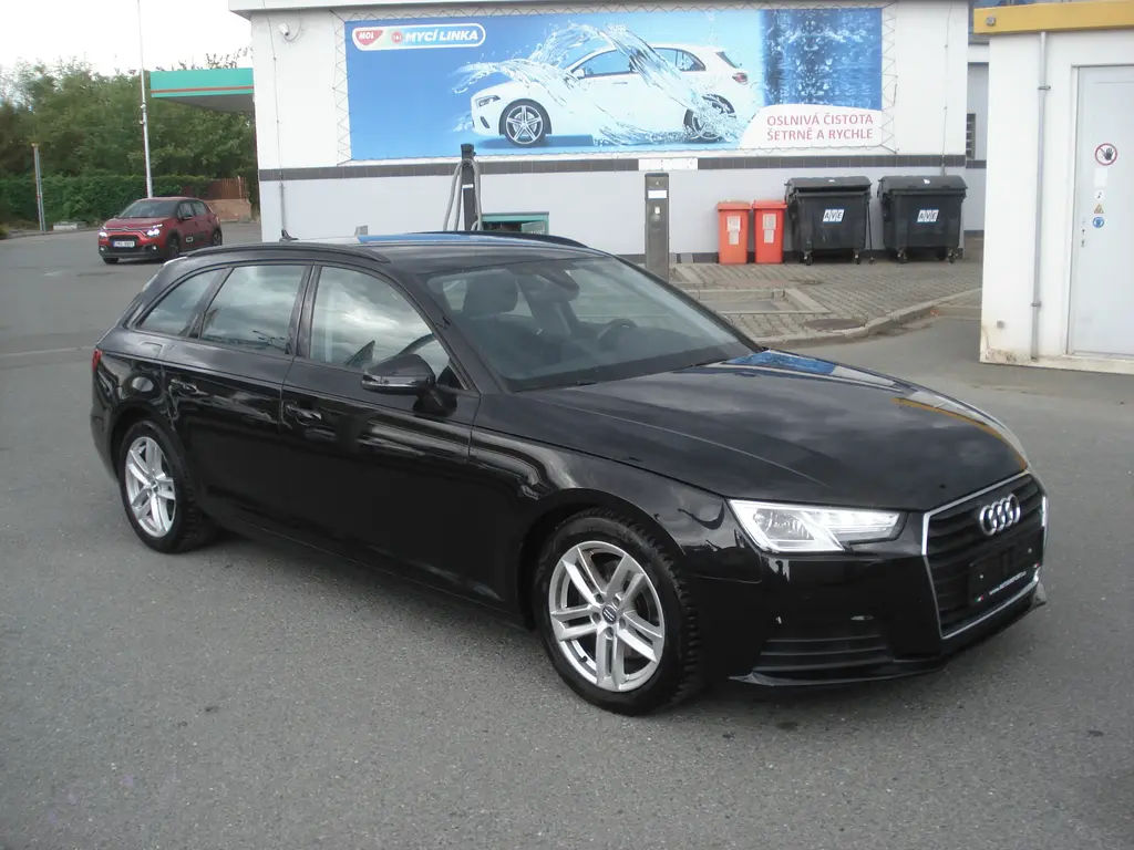 Audi A4, 2.0 TDi NAVI AUT - fotka 6