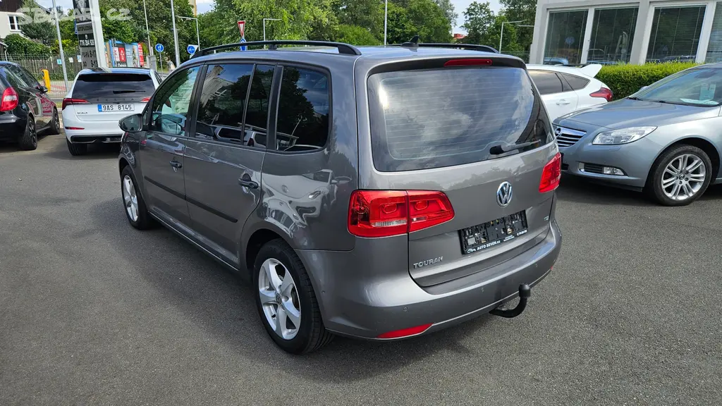 Volkswagen Touran 1,6 TDi DSG - fotka 3