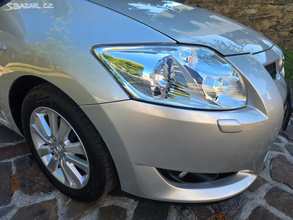 Prodám Krásnou Toyota Auris 1.8 Valvematic - fotka 2