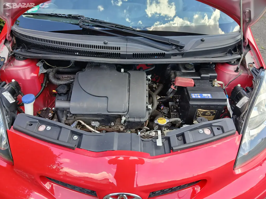 Toyota Aygo 1.0 VVTi Automat jen 70.000 Km - fotka 4