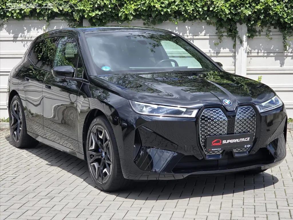 BMW iX, xDrive40 Sport paket SoH 96% 1