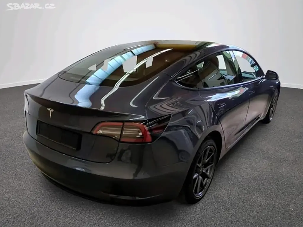 Tesla Model 3, AMD Ryzen, LFP baterie - fotka 3