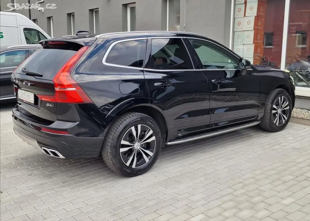 Volvo XC60, B4 145kW AWD Momentum Pro,ČR - fotka 4