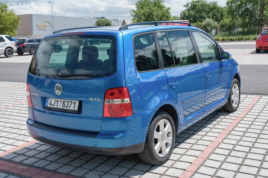 Prodám VW Touran 1.6 FSI 85 kW, 7 míst, STK 2028 - fotka 3