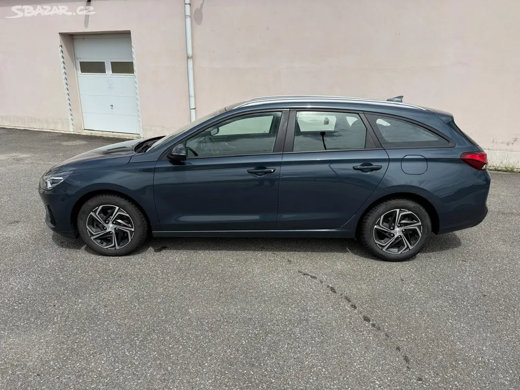 Hyundai i30 combi 1.5 benzin - fotka 5