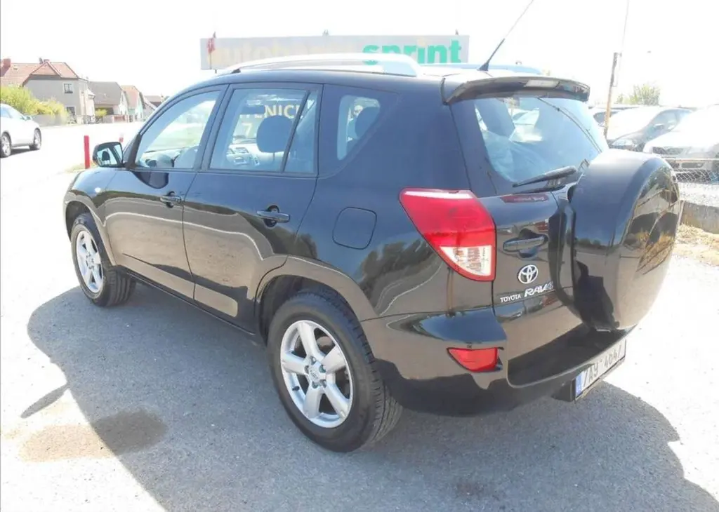 Toyota Rav4 2,0 VVTi 112kW CZ Serviska 4x4 benzín - fotka 4